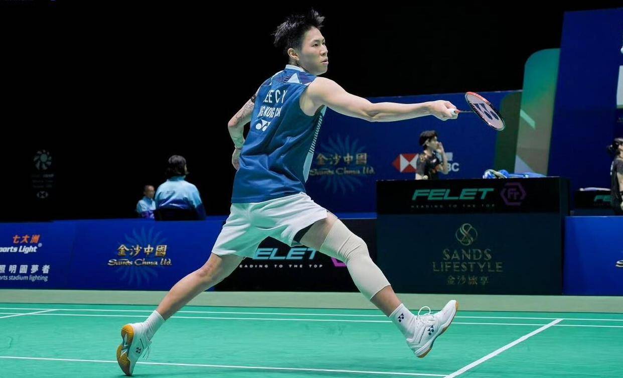 石宇奇2-1力克安赛龙！陈雨菲逆转+韩悦退赛，国羽3胜1负闯八强